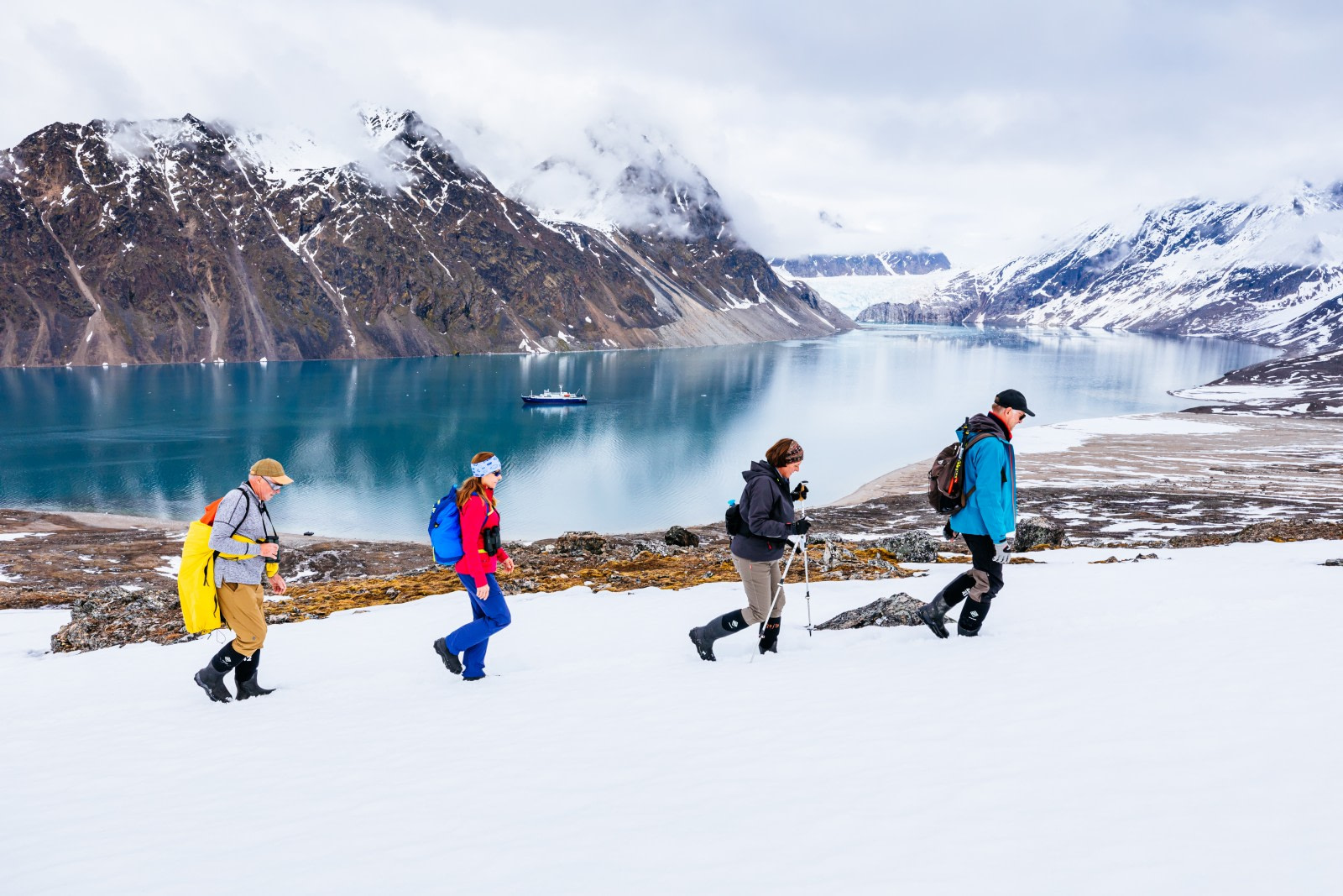 Around Spitsbergen vs. North Spitsbergen