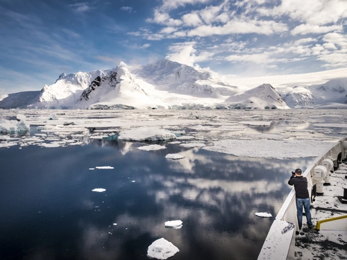  Antarctica - Discovery and learning voyage + navigational workshop