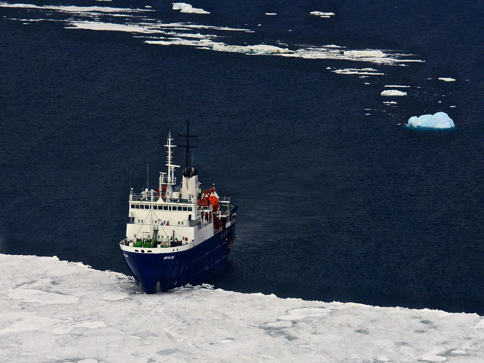 Antarctica - Basecamp - free camping, kayaking, snowshoe/hiking, mountaineering, photo workshop - gallery 3