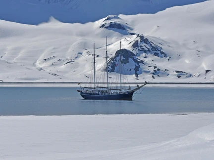 North Spitsbergen - Arctic Spring ,  Hike & Sail - gallery 8